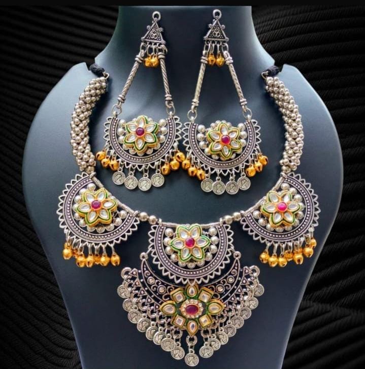 BEAUTIFUL WELL FINISHED LIGHT WEIGHT ADJUSTABLE HASALI SET WITH MATCHING EARING