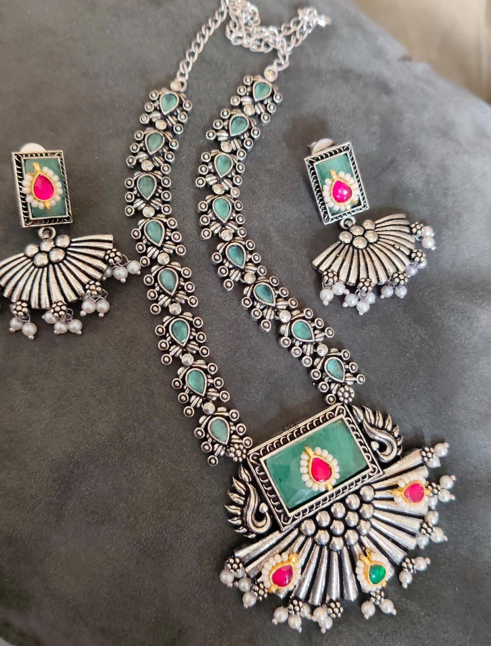 BEAUTIFUL MOHONI NEW ARRIVAL ANTI TARNISHED HIGH QUALITY STONE NECKLACE SET WITH MATCHING STUDS