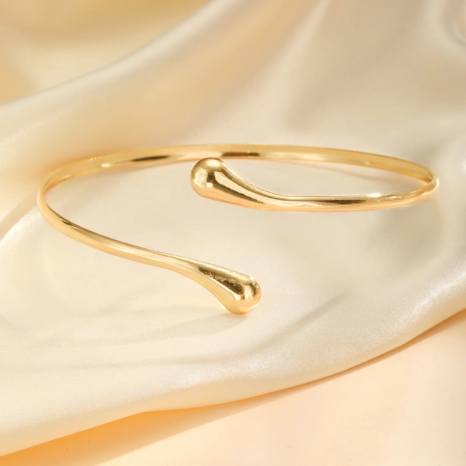 Vintage Boho Simple Arm Bracelet for Women Stainless Steel Geometric Coil Upper Arm Band Armlets Cuff Bangle Adjustable Jewelry