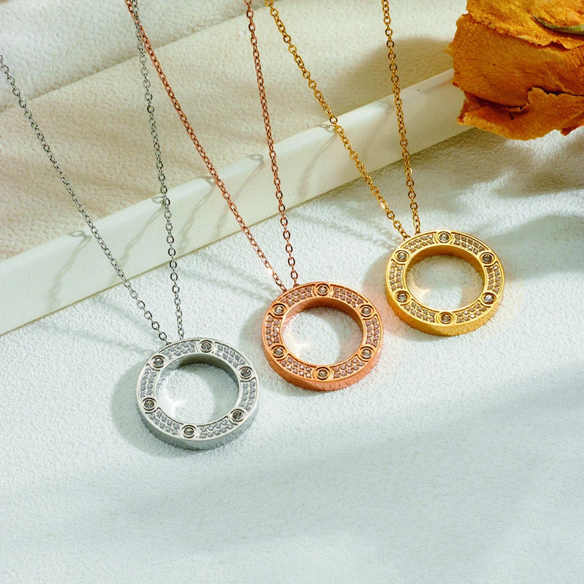 Fashion  Elegant Jewelry Crystal Circle Pendant Necklace  for Women Women Fashion Necklace Jewelry Gift