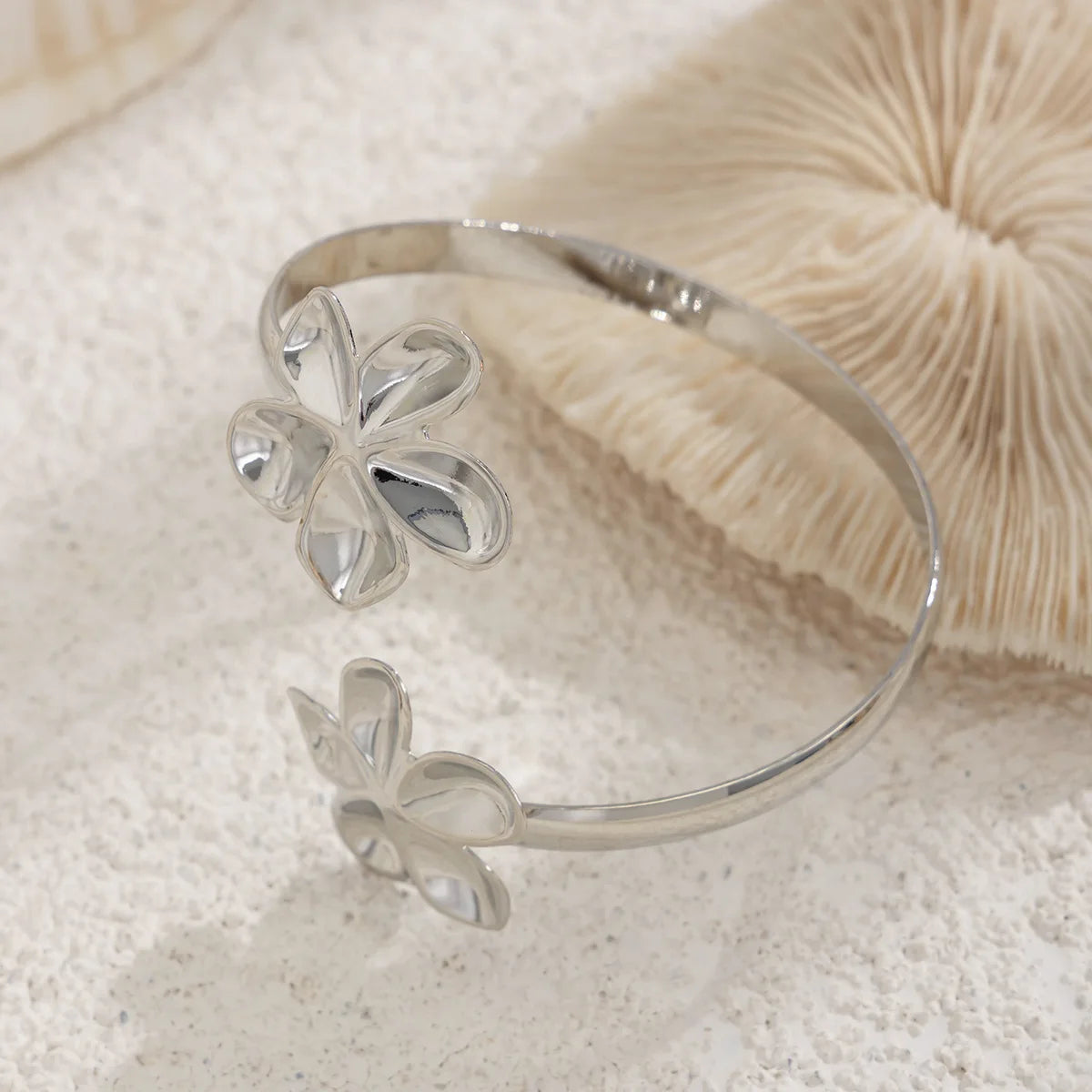 Trendy Metal Starfish Open Cuff Bangles for Women Elegant Flower Spiral Upper Arm Bracelet Boho Beach Vacation Jewelry Gifts
