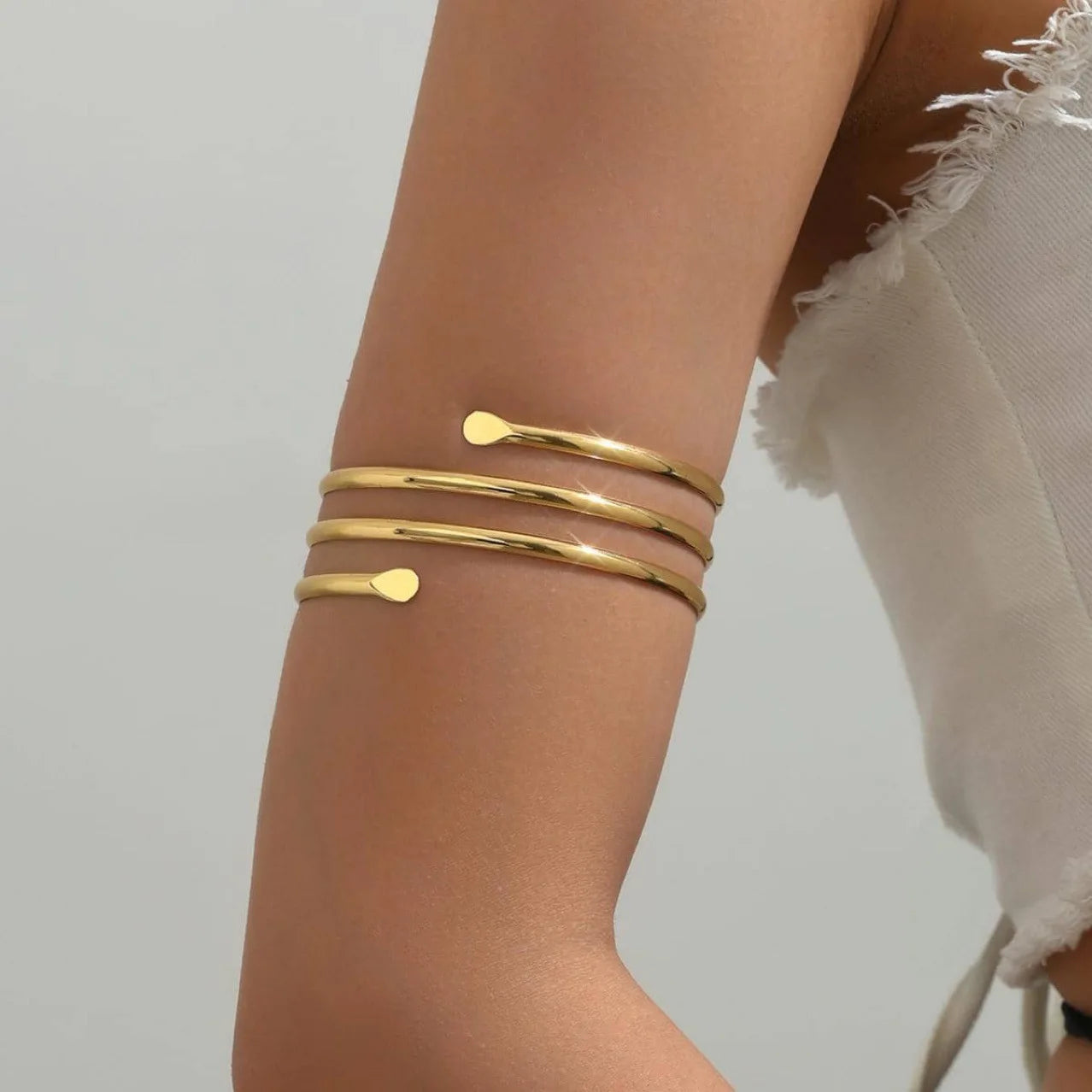 Upper Arm Cuff Bracelet for Women Minimalist Gold Plated Armband Statement Party Armlet Jewelry Gift Summer Vacation Accessories