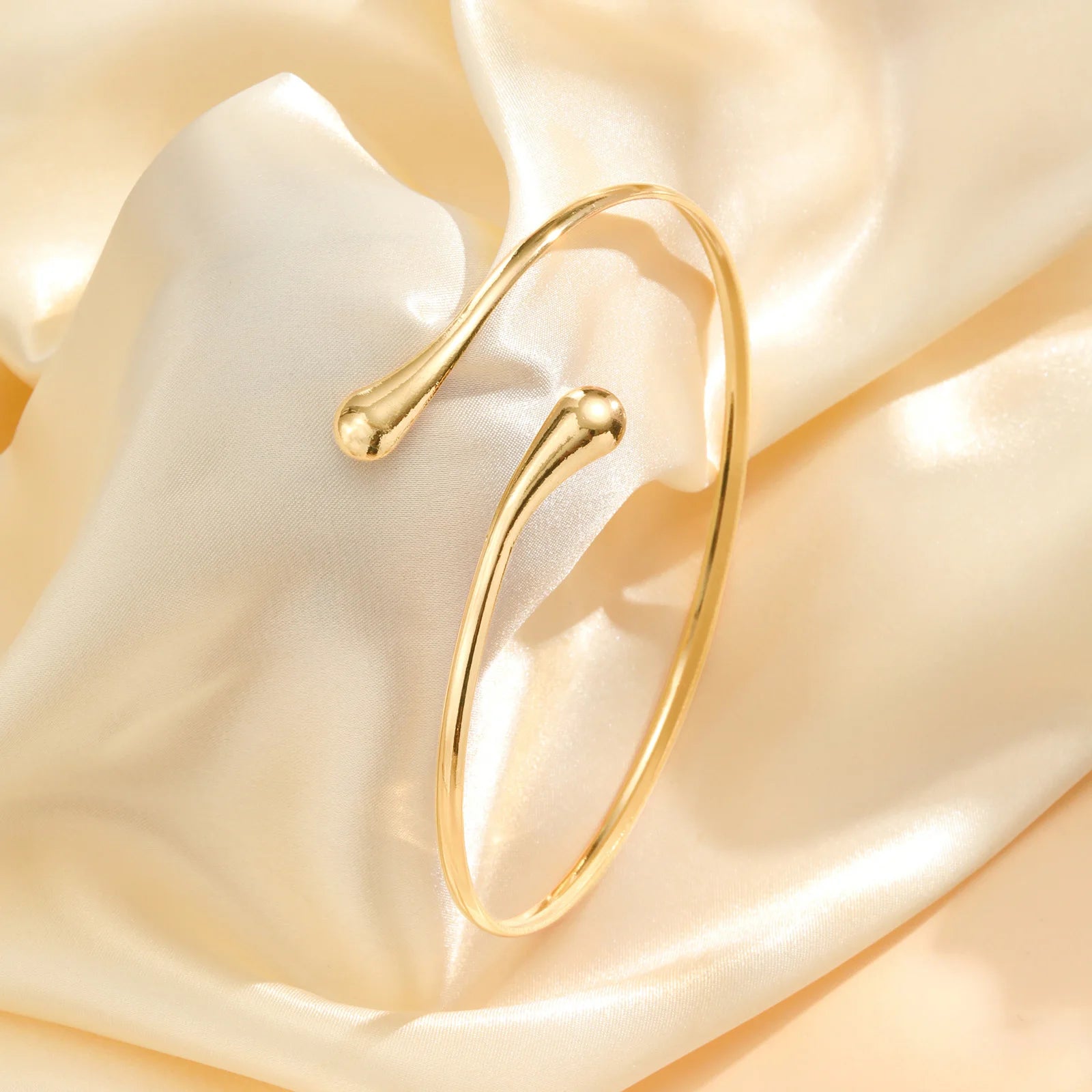 Vintage Boho Simple Arm Bracelet for Women Stainless Steel Geometric Coil Upper Arm Band Armlets Cuff Bangle Adjustable Jewelry