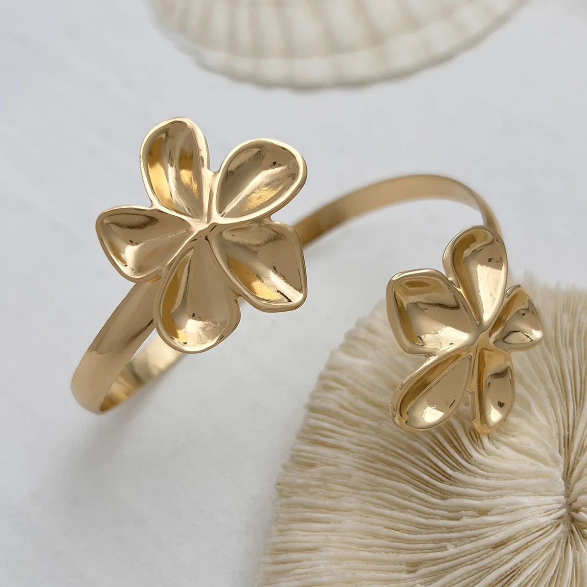 Trendy Metal Starfish Open Cuff Bangles for Women Elegant Flower Spiral Upper Arm Bracelet Boho Beach Vacation Jewelry Gifts